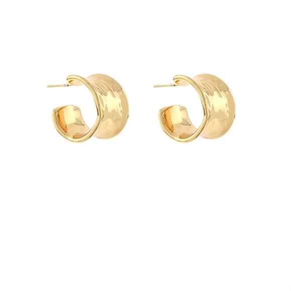 Wide & Curved Hoops - Picture 1 of 1